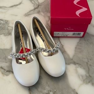 girls nina nataly dress shoes in color white smooth size 1.5…..so pretty!!